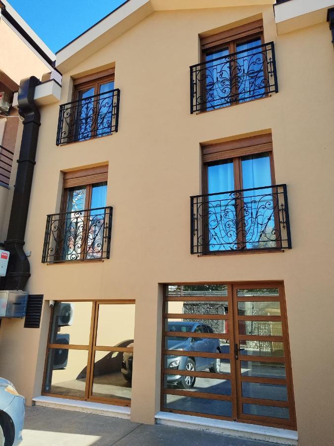 Apartmani Fantasia Cetinje Exteriör bild